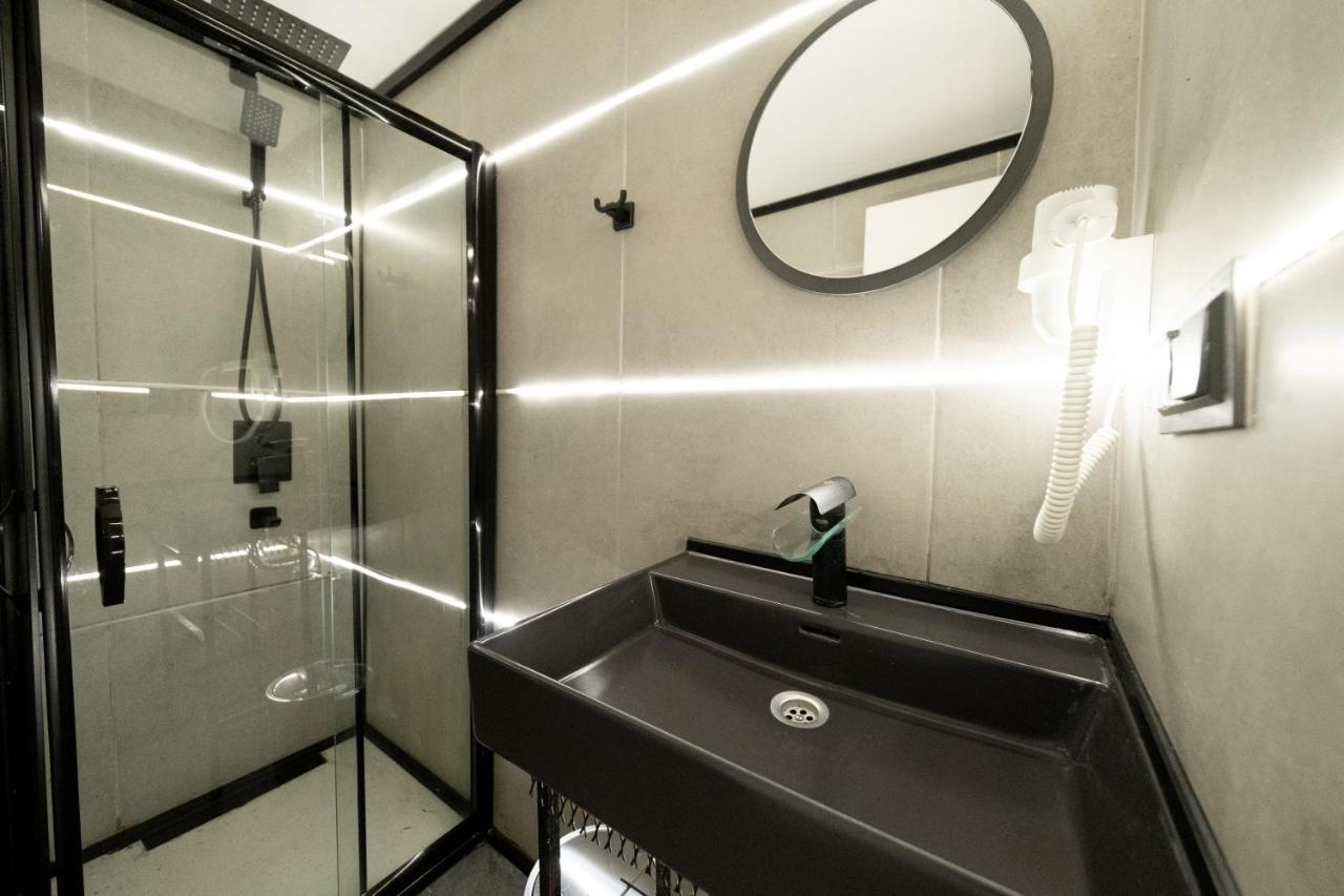 Frame Hotel & Suites Istanbul Exterior photo